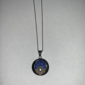 Vantel necklace with white pearl